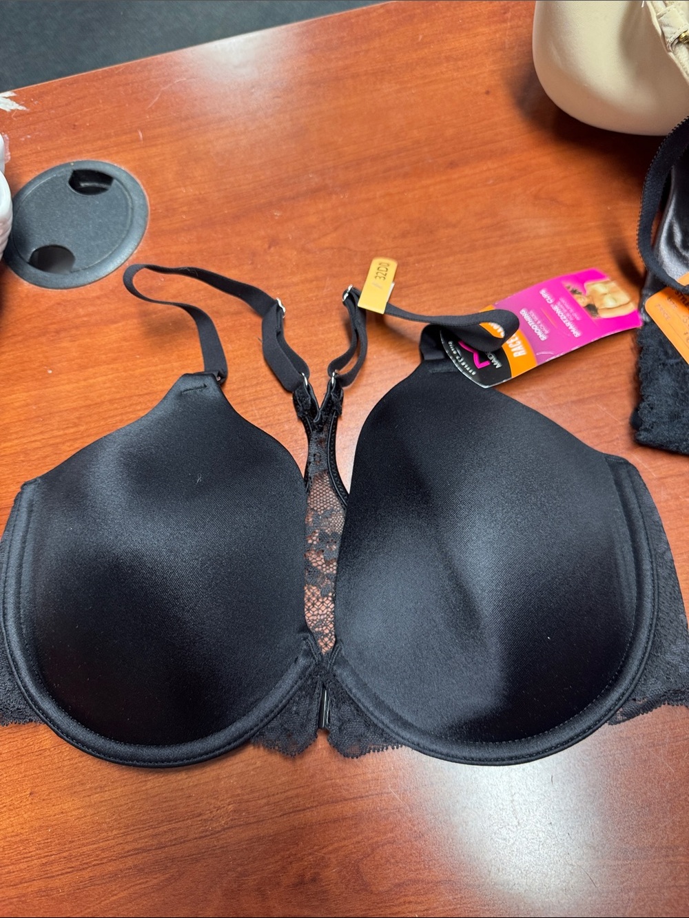 Maidenform bra 32DD // 100367